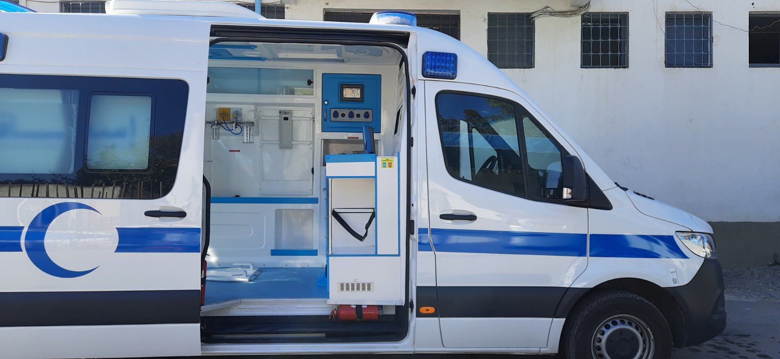 Ambulance sur l'autoroute